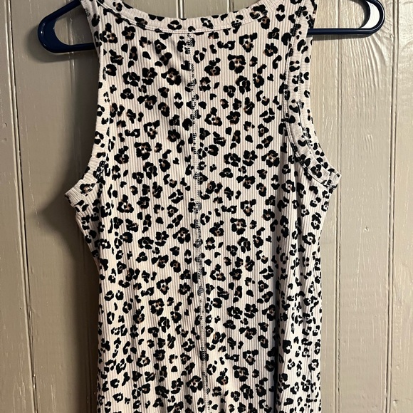 Leopard Print Ribbed Tank Top - Picture 2 of 2